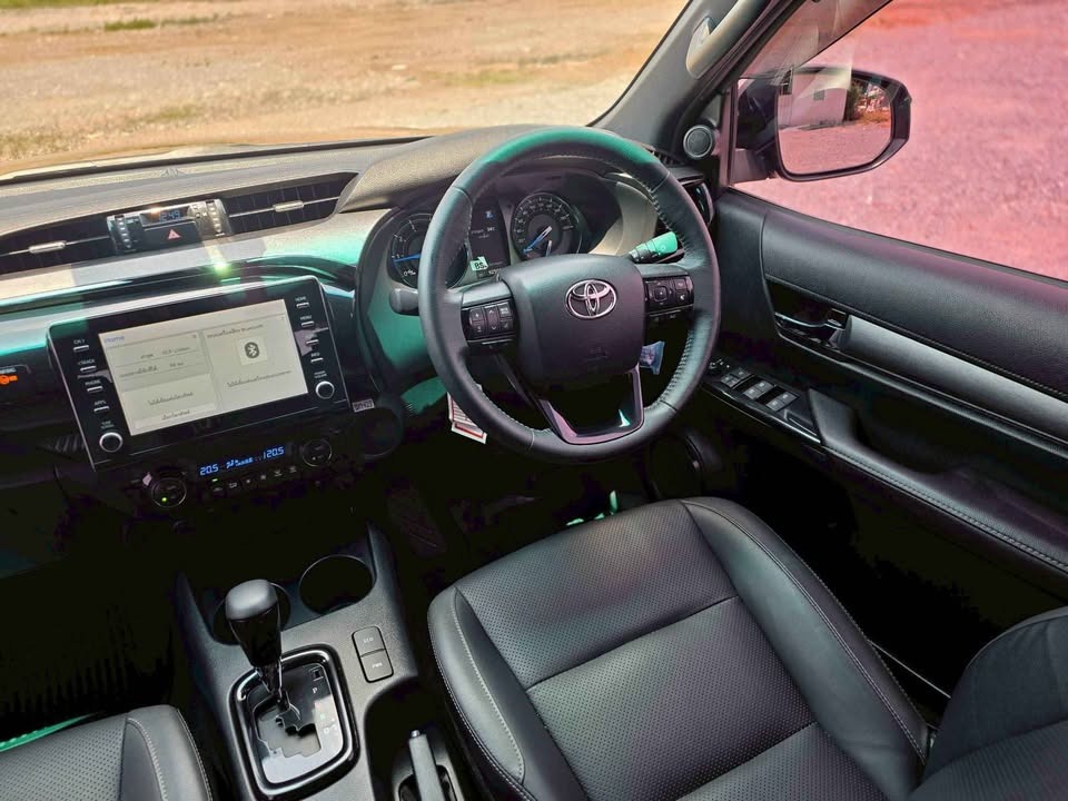 Car image 11